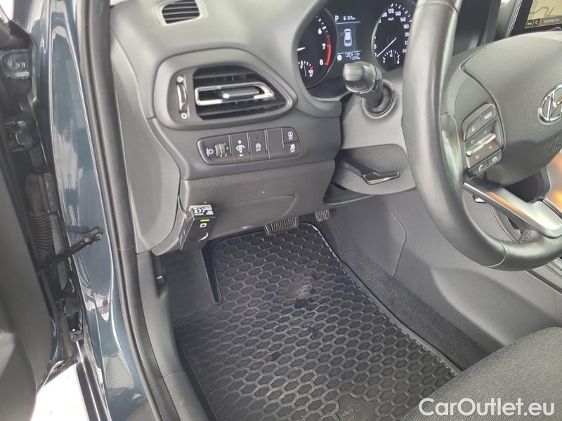  Hyundai  i30  (PD)(01.2017  ->)  kom.1.5TGDI FamilySmart AT #8