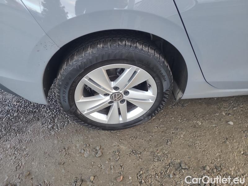  Volkswagen  Golf  VIII (CD1) (2019) 1,5 TSI 96 Life 5d #11