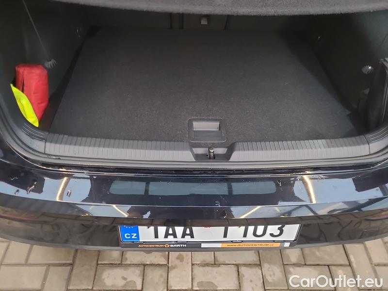  Volkswagen  Golf  VIII (CD1) (2019) 1,5 TSI 96 Life 5d #7