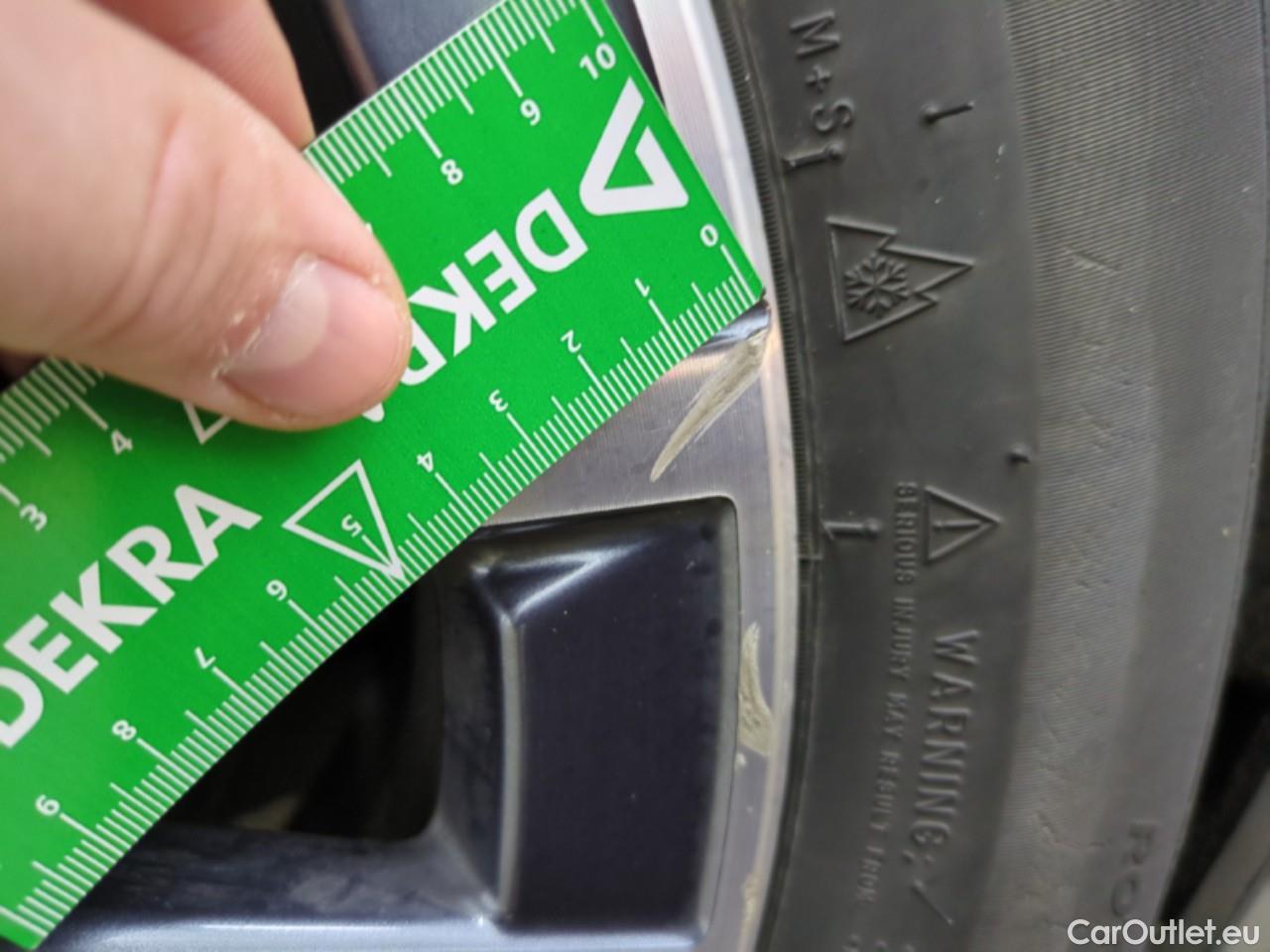  Bmw  2 Tourer BMW Série 2 Active Tourer / 2021 / 5P / monospace 225e xDrive 245ch Business Design DKG7 #9