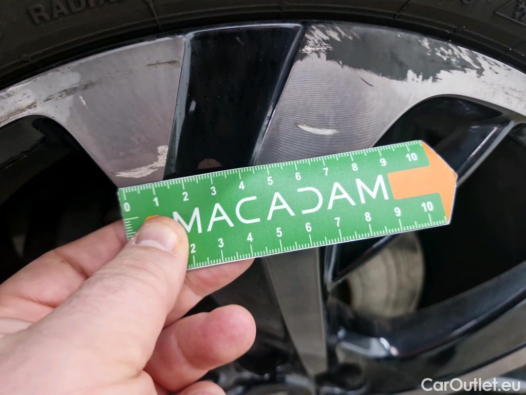  DS  DS7 DS DS 7 Crossback / 2017 / 5P / SUV BlueHDi 130 Auto PERFORMANCE Line + #64