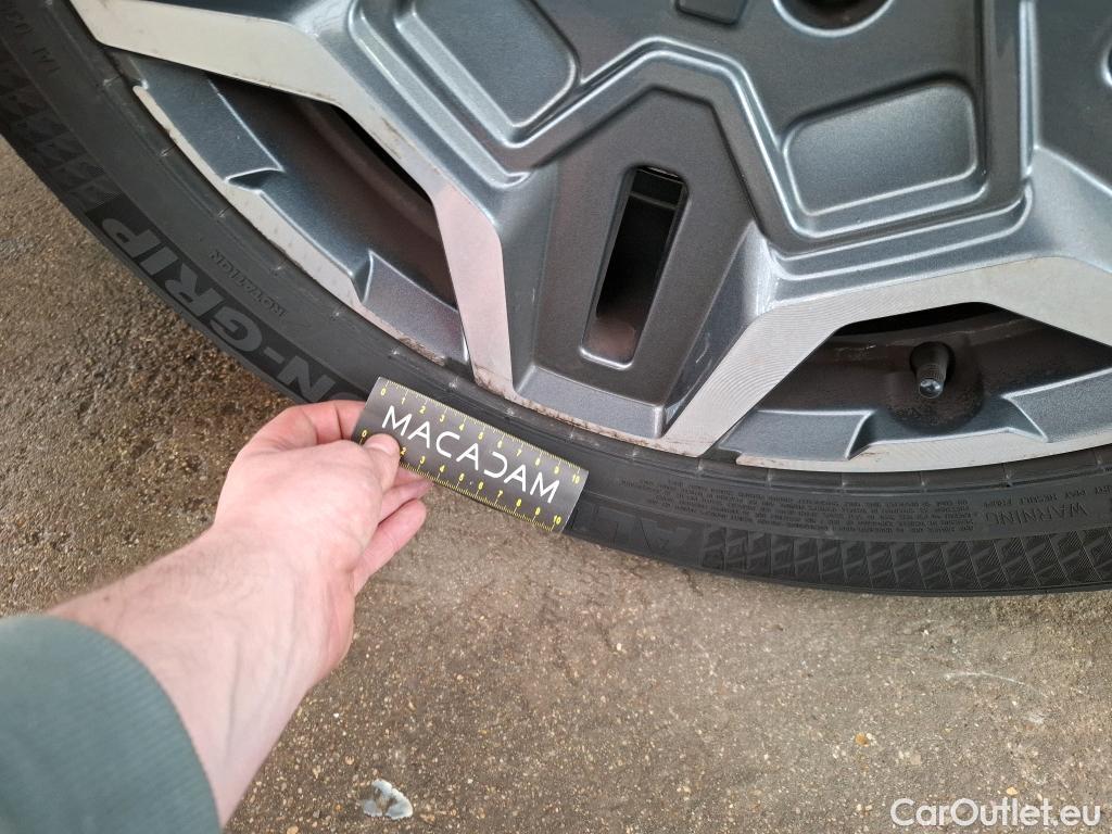  Hyundai  Santa Fe  Creative Hybrid 2WD 1.6 T-GDi 230CV BVA6 7 Sieges E6d #25