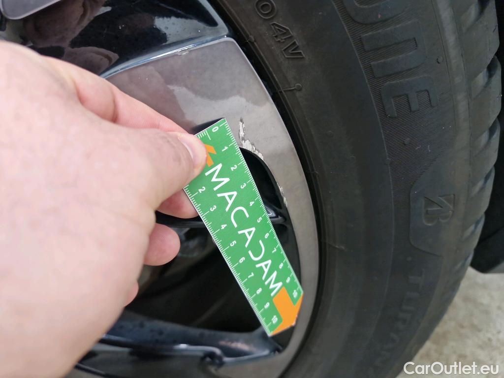  DS  DS7 DS DS 7 Crossback / 2017 / 5P / SUV BlueHDi 130 Auto PERFORMANCE Line + #38