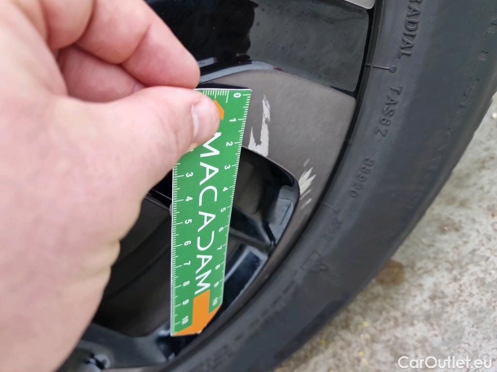  DS  DS7 DS DS 7 Crossback / 2017 / 5P / SUV BlueHDi 130 Auto PERFORMANCE Line + #40