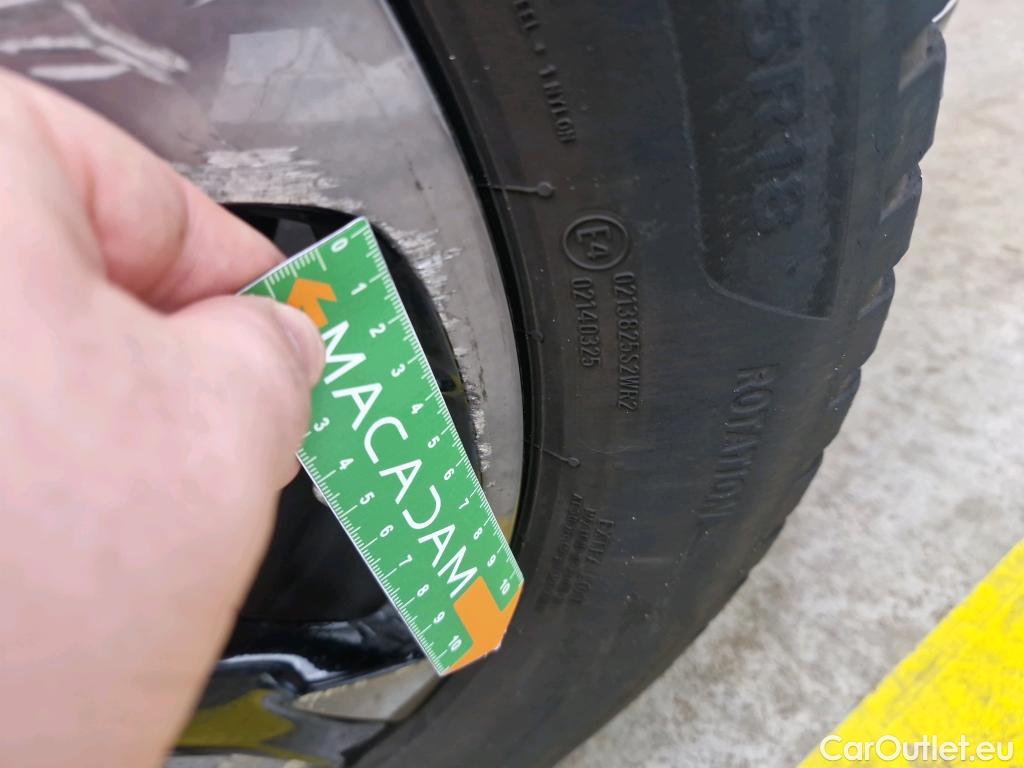  DS  DS7 DS DS 7 Crossback / 2017 / 5P / SUV BlueHDi 130 Auto PERFORMANCE Line + #49