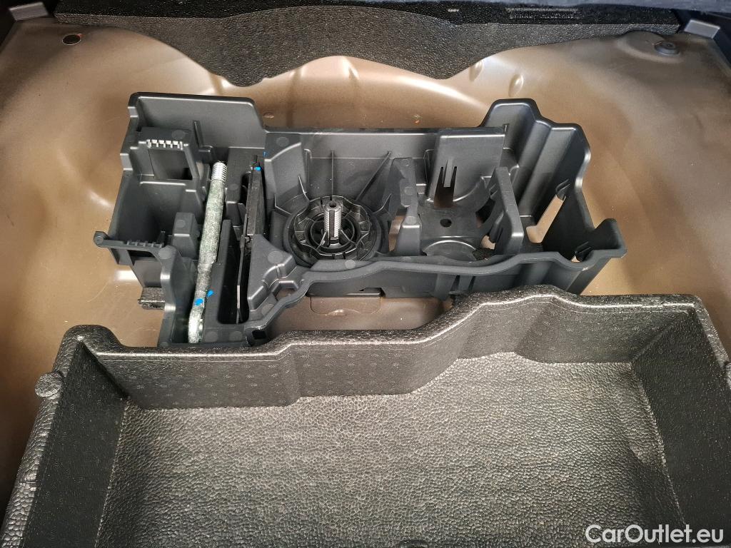  Peugeot  2008  Allure Business 1.2 PureTech 130CV BVA8 E6d #30