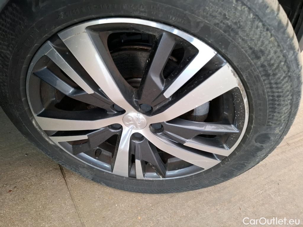  Peugeot  5008  Allure Pack 1.5 HDi 130CV BVA8 7 Sieges E6d #17