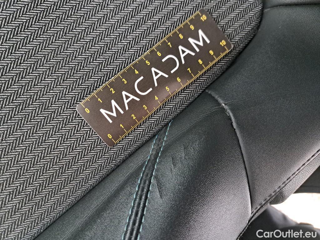  Peugeot  5008 PEUGEOT  / 2020 / 5P / SUV BlueHDi 130 S&S Allure #4