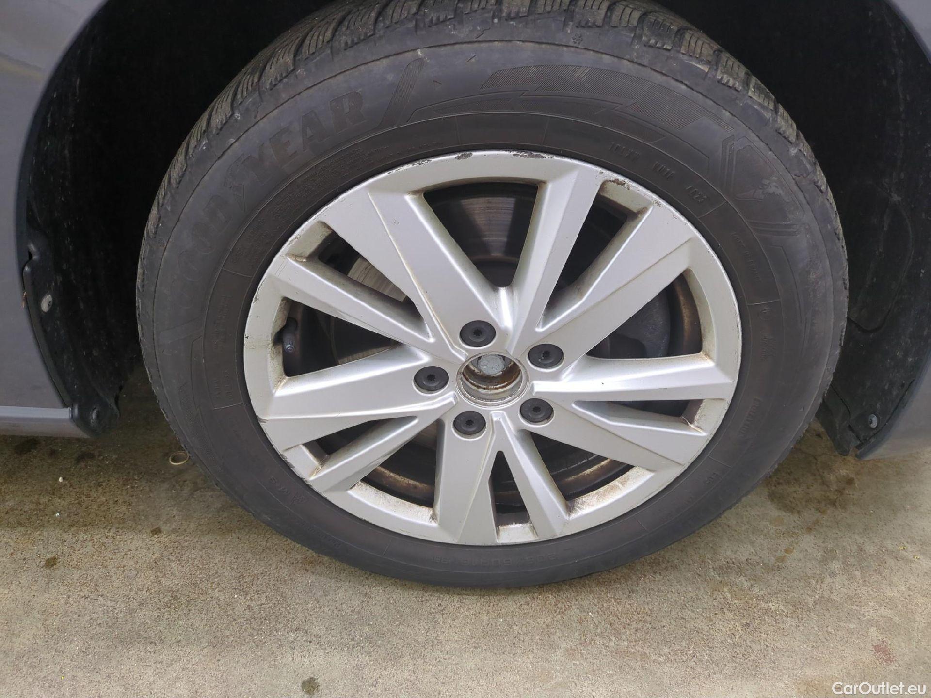  Volkswagen  Touran  Lounge Business BMT/Start-Stopp 2.0 TDI 150CV BVA7 E6d #26