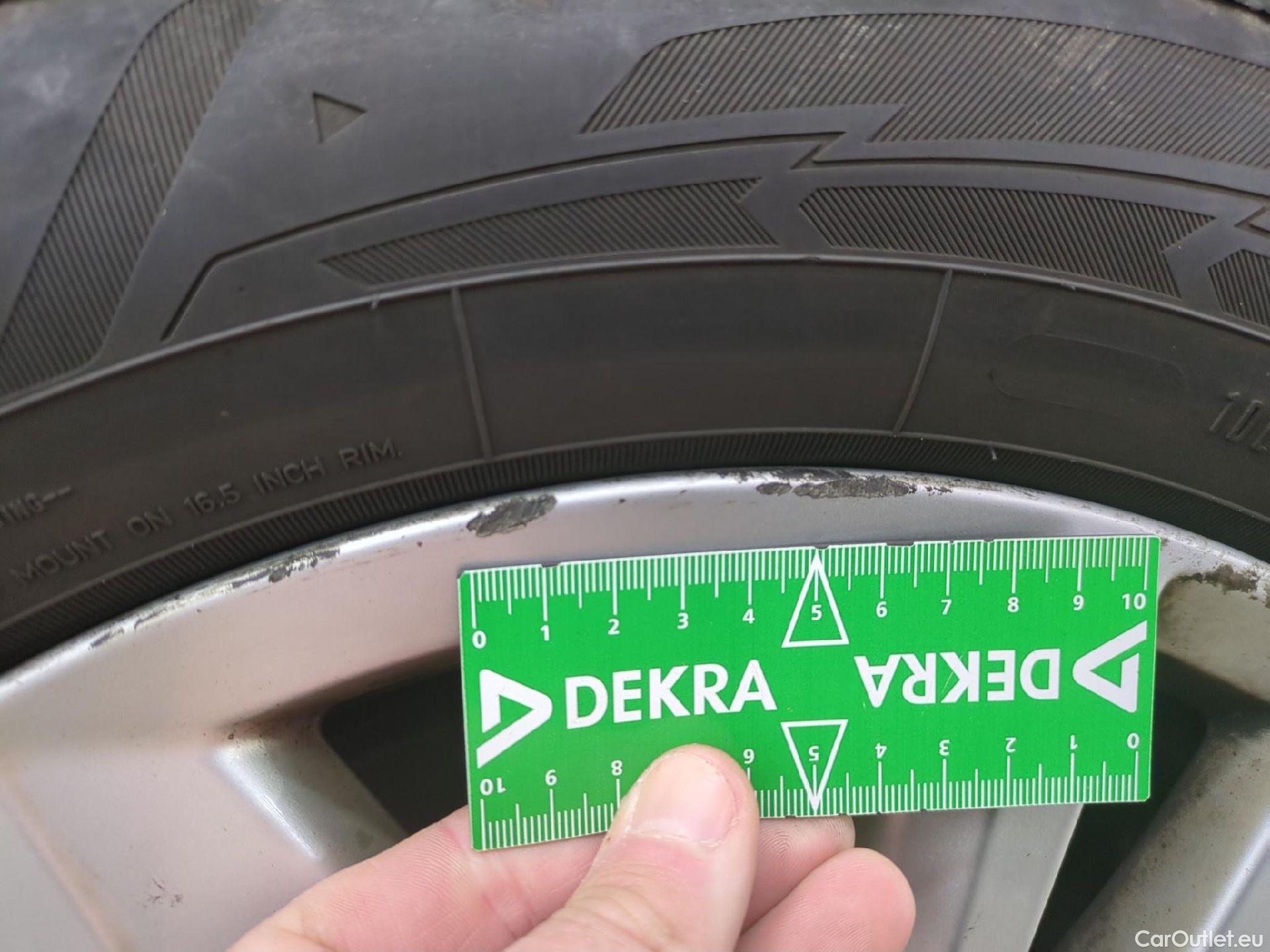  Volkswagen  Touran  Lounge Business BMT/Start-Stopp 2.0 TDI 150CV BVA7 E6d #28