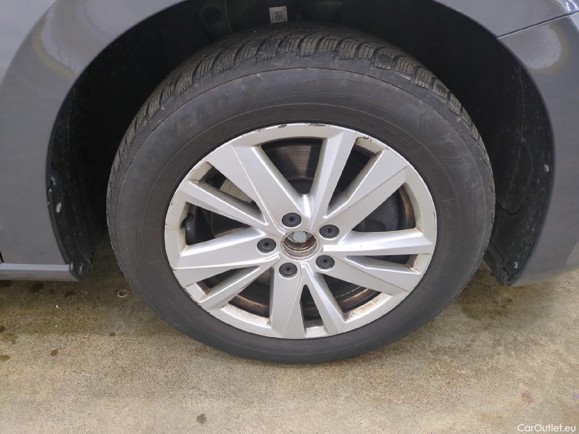  Volkswagen  Touran  Lounge Business BMT/Start-Stopp 2.0 TDI 150CV BVA7 E6d #49