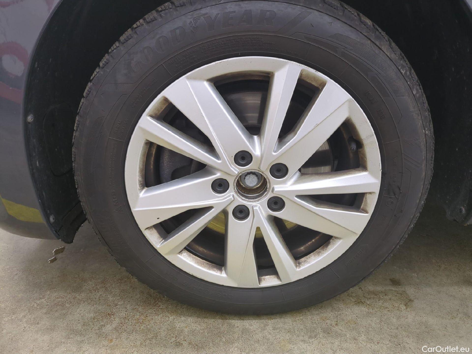  Volkswagen  Touran  Lounge Business BMT/Start-Stopp 2.0 TDI 150CV BVA7 E6d #19