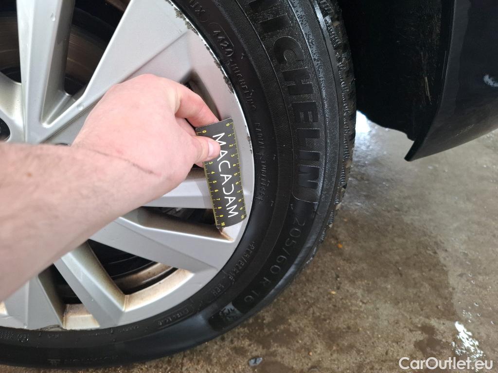  Volkswagen  Touran  Life Plus 2.0 TDI 150CV BVA7 E6d #26