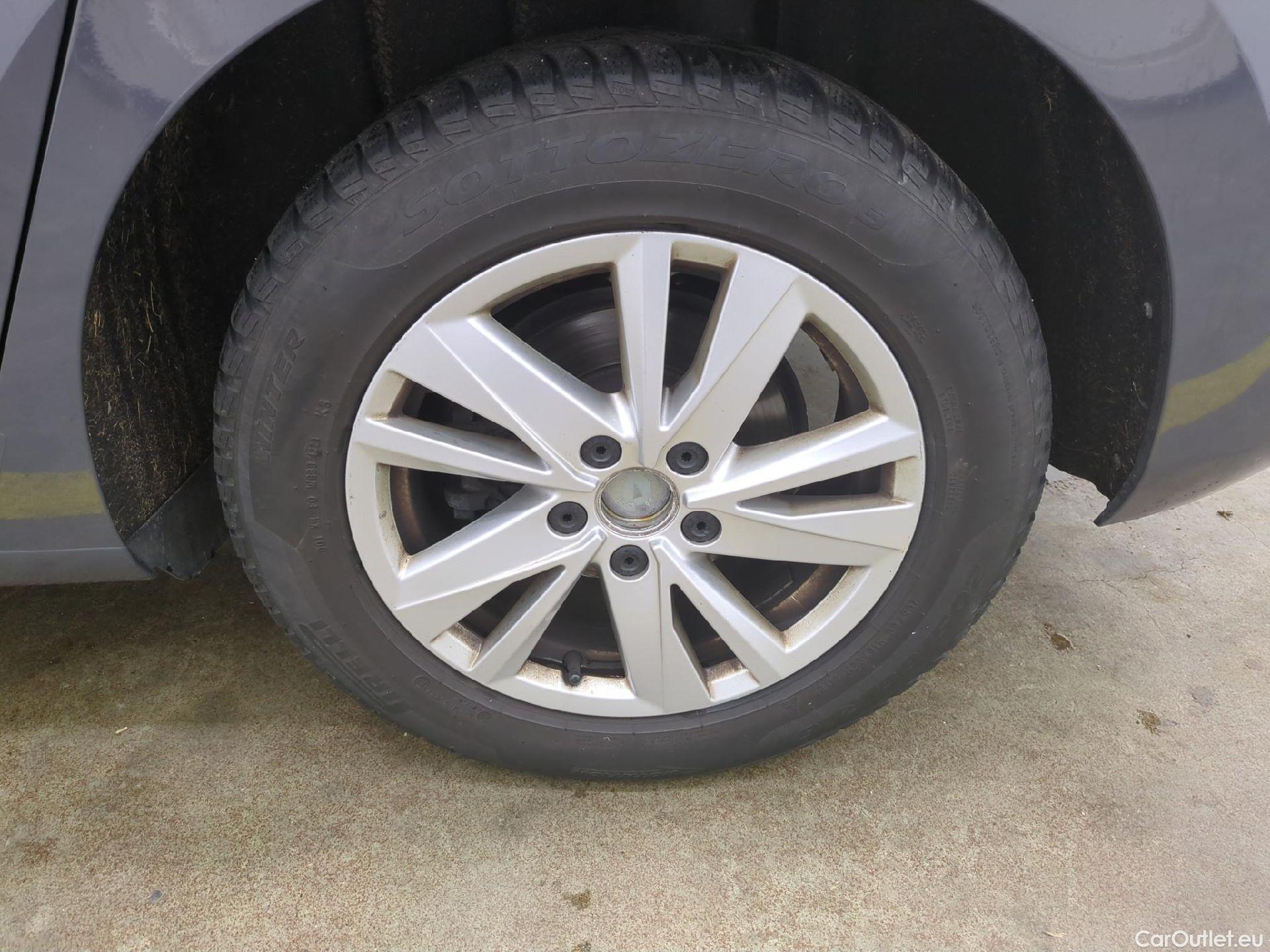  Volkswagen  Touran  Lounge Business BMT/Start-Stopp 2.0 TDI 150CV BVA7 E6d #6