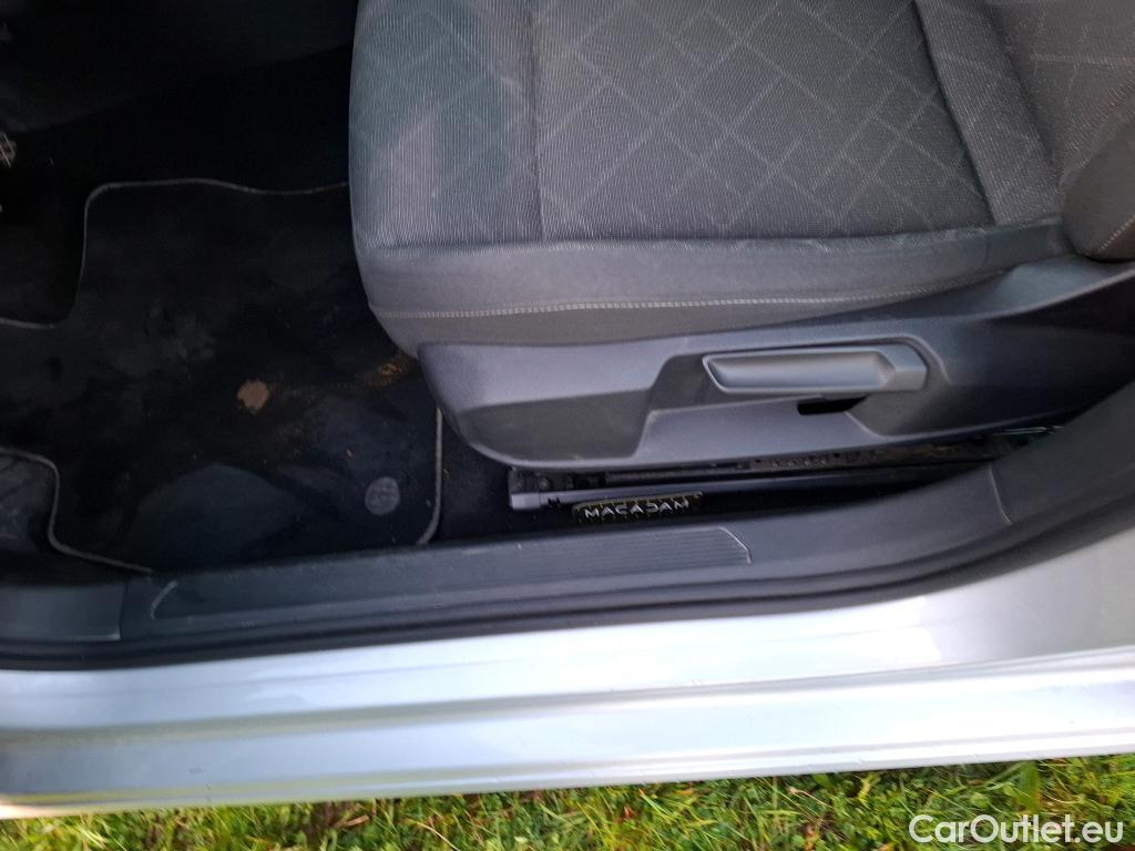  Volkswagen  Golf  VOLKSWAGEN / 2020 / 5P / Berline 2.0 TDI SCR 115 BVM6 Life 1st #32