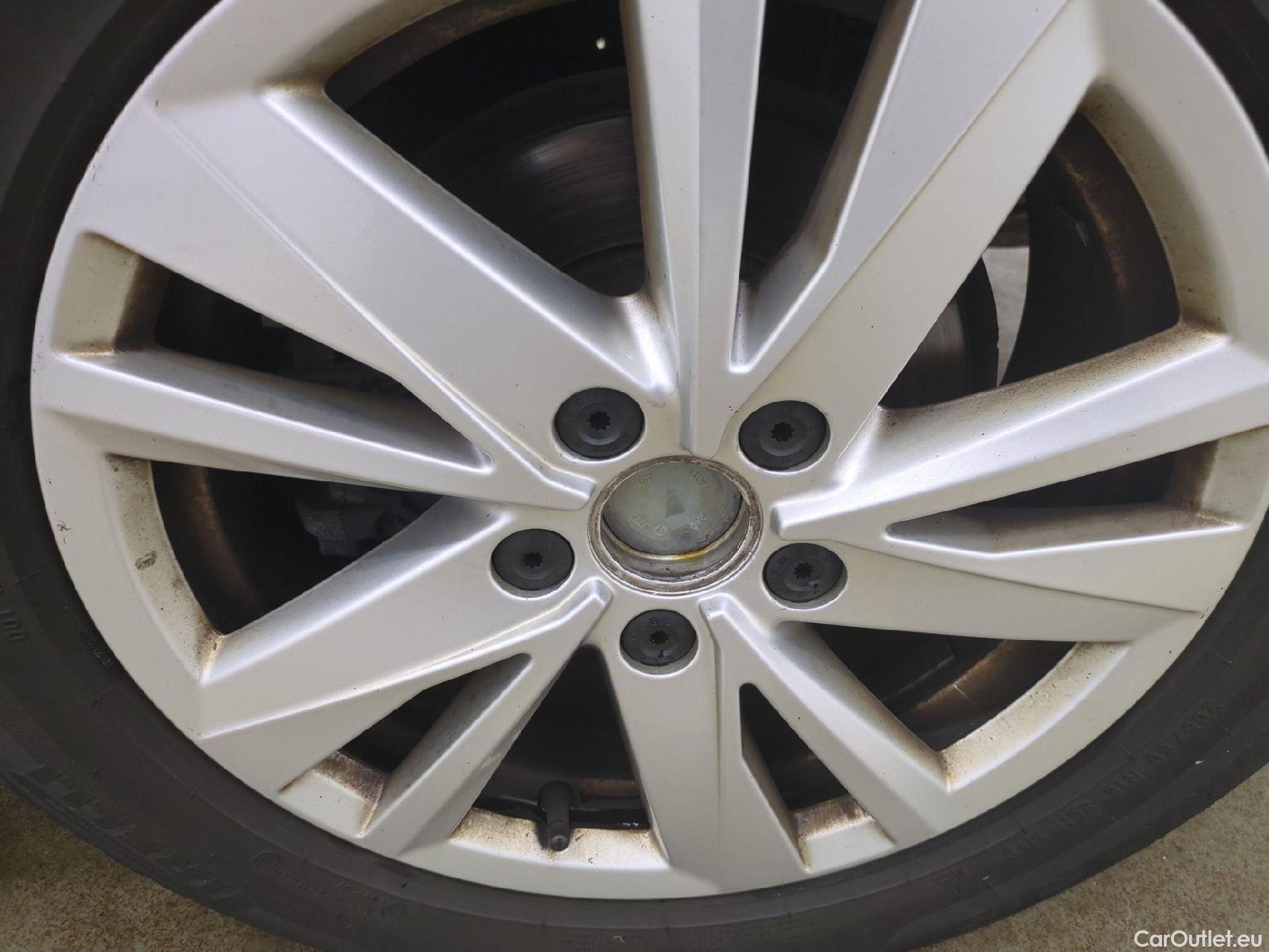  Volkswagen  Touran  Lounge Business BMT/Start-Stopp 2.0 TDI 150CV BVA7 E6d #1