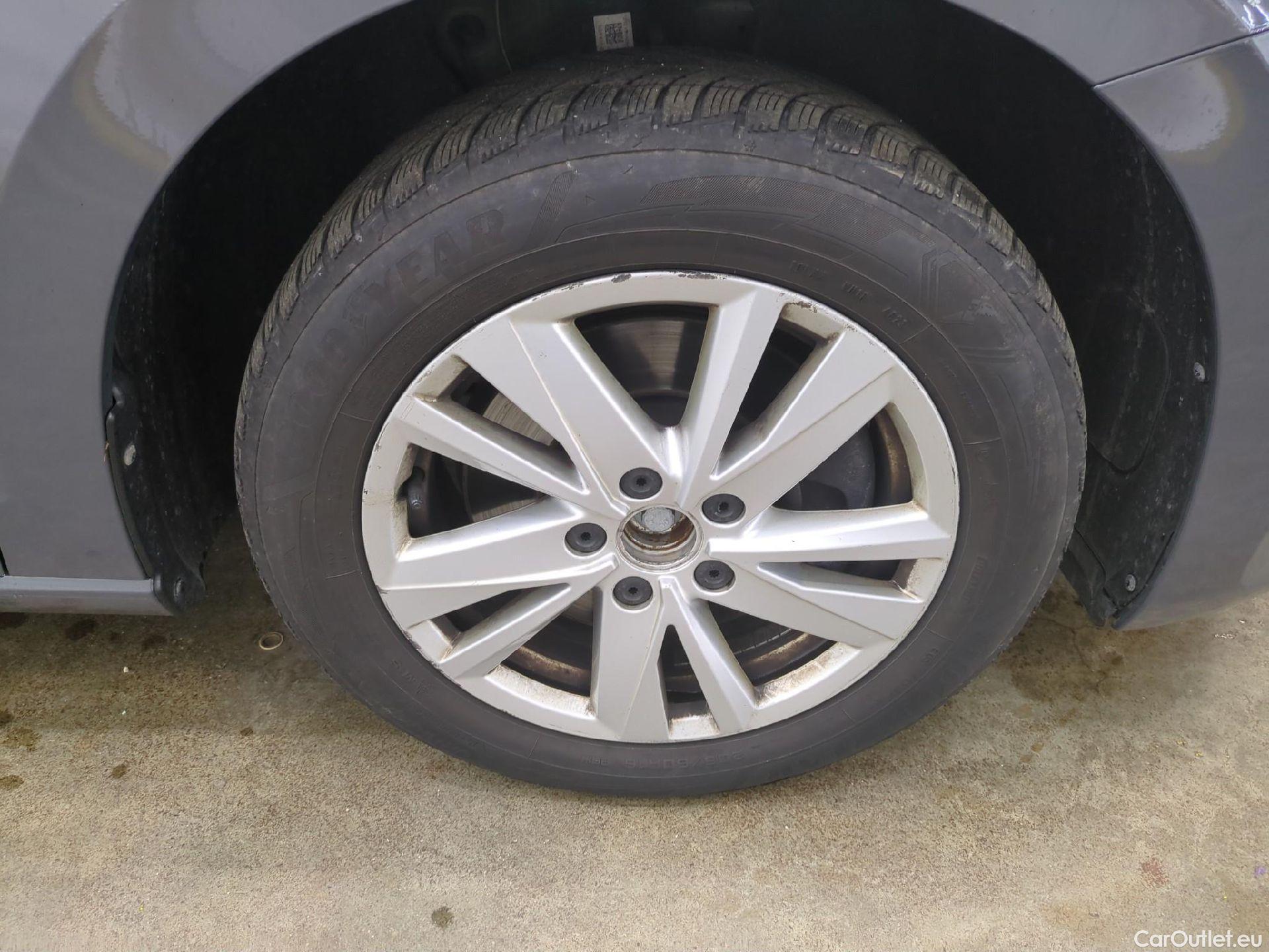  Volkswagen  Touran  Lounge Business BMT/Start-Stopp 2.0 TDI 150CV BVA7 E6d #41