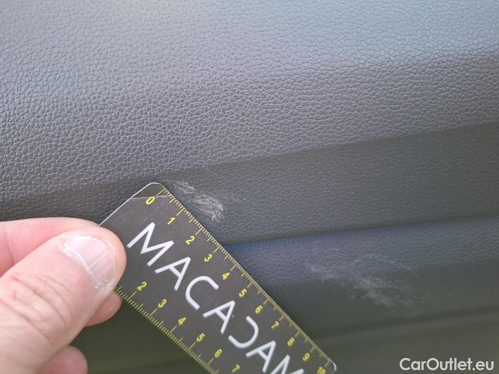  Volkswagen  Golf  VOLKSWAGEN / 2020 / 5P / Berline 2.0 TDI SCR 115 BVM6 Life 1st #35