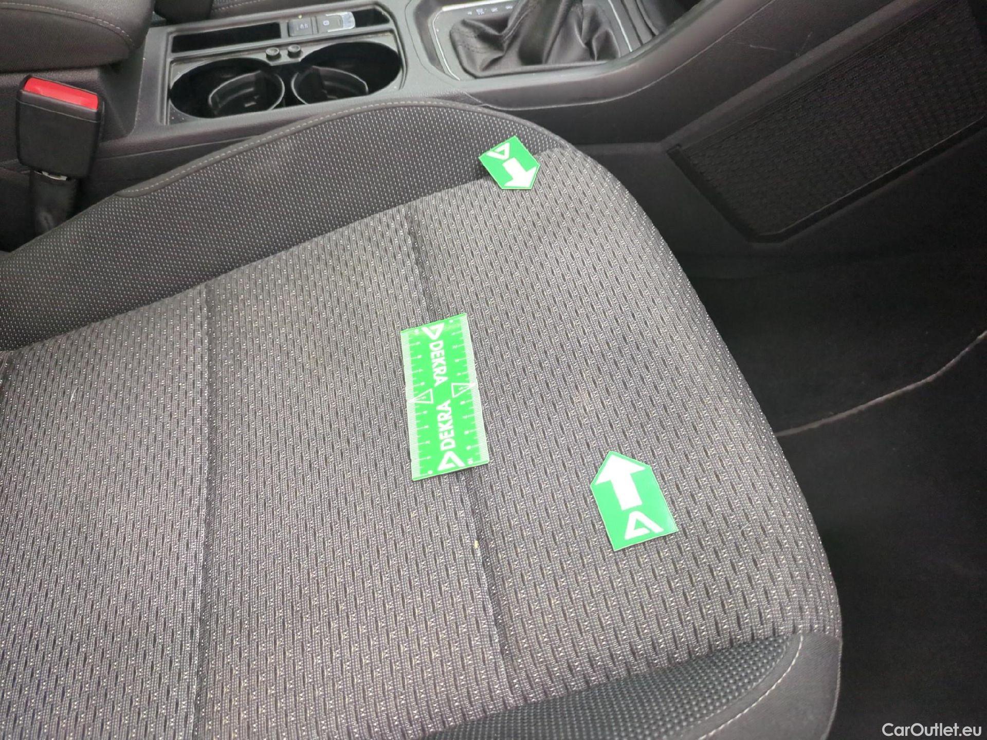  Volkswagen  Touran  Lounge Business BMT/Start-Stopp 2.0 TDI 150CV BVA7 E6d #18