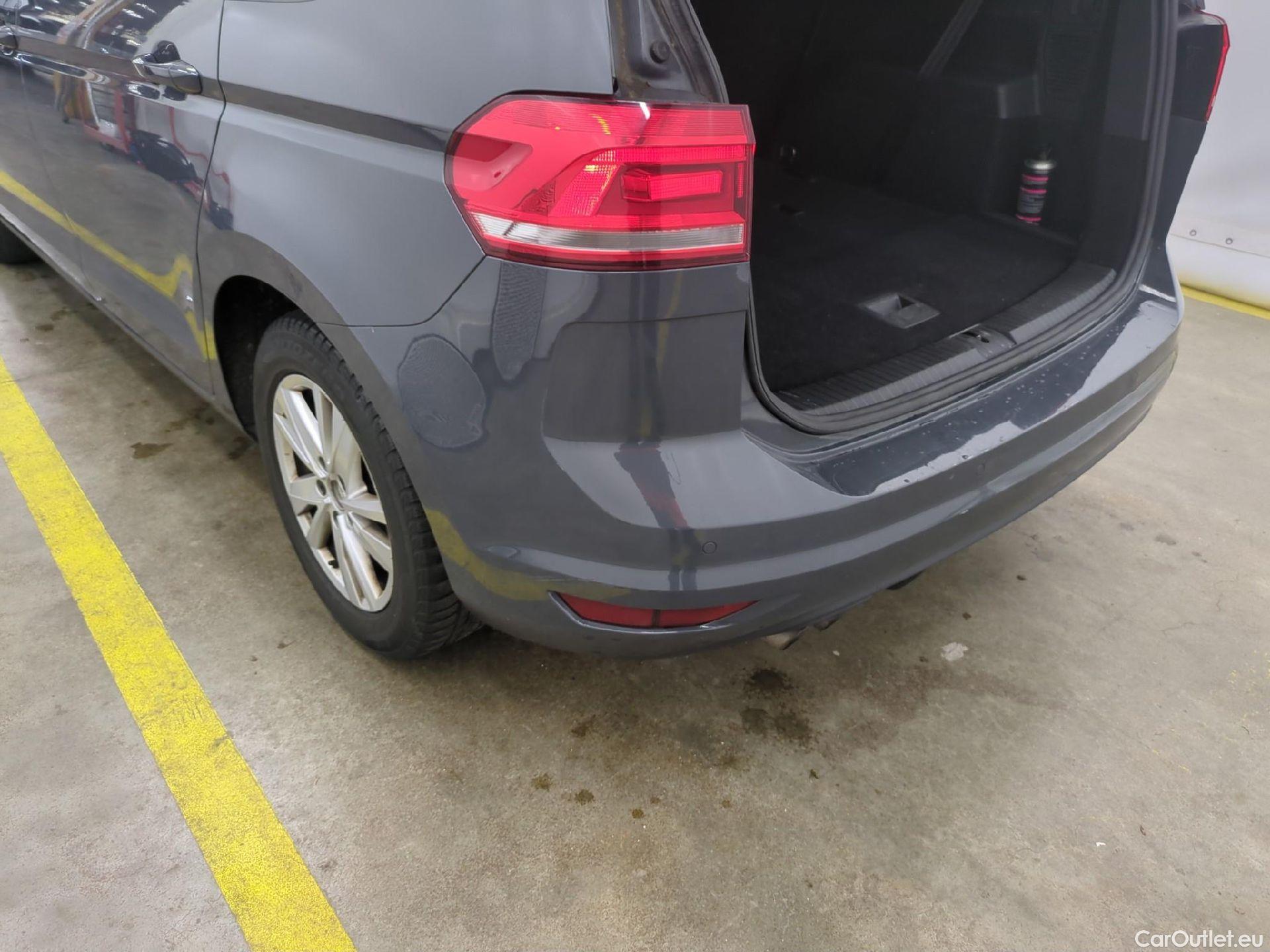  Volkswagen  Touran  Lounge Business BMT/Start-Stopp 2.0 TDI 150CV BVA7 E6d #5