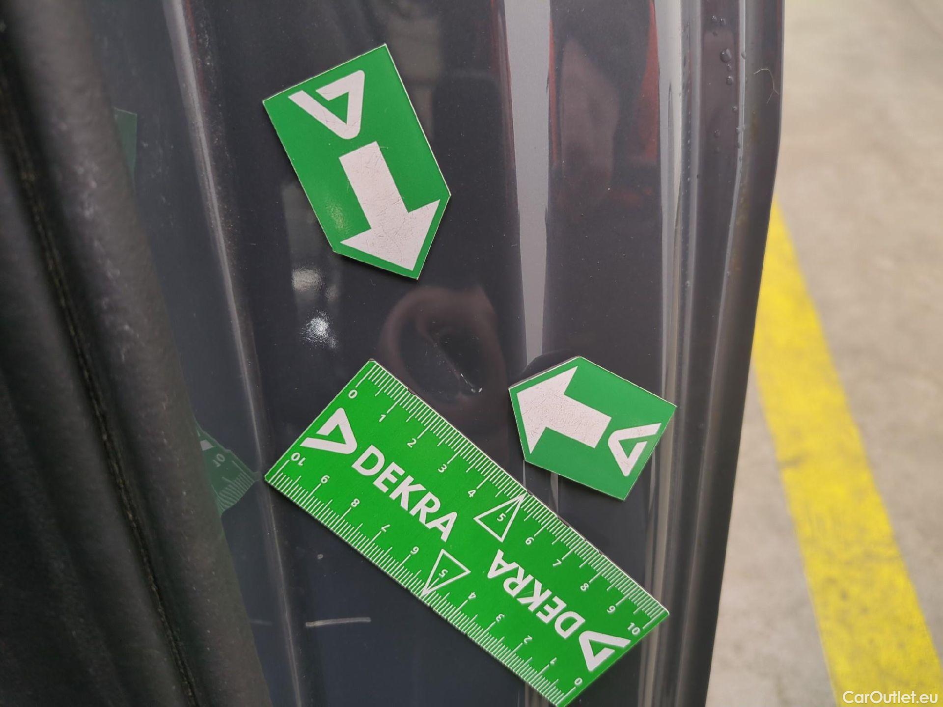  Volkswagen  Touran  Lounge Business BMT/Start-Stopp 2.0 TDI 150CV BVA7 E6d #37