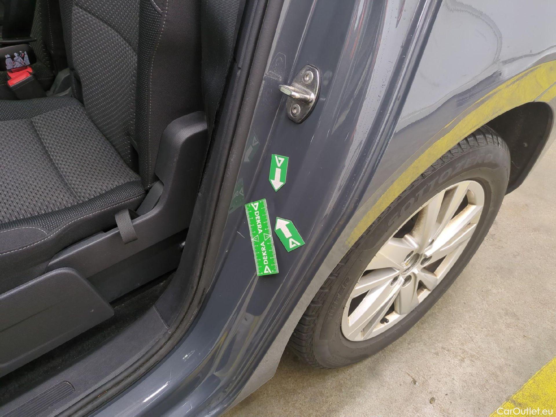  Volkswagen  Touran  Lounge Business BMT/Start-Stopp 2.0 TDI 150CV BVA7 E6d #36