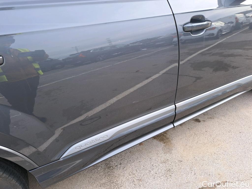  Audi  Q7 AUDI  / 2019 / 5P / todoterreno S line 55 TFSIe 280kW(381CV) quattro tip #39