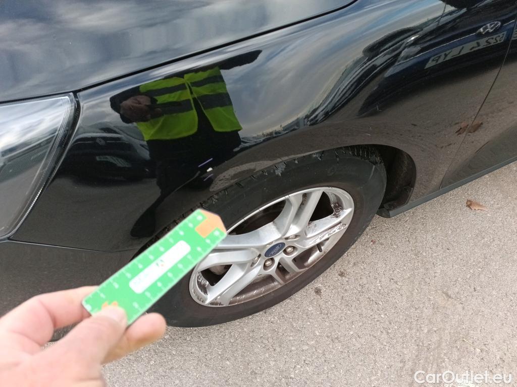  Ford  Focus FORD  / 2018 / 5P / berlina con portón 1.0 Ecoboost 92kW Trend+ Auto #26