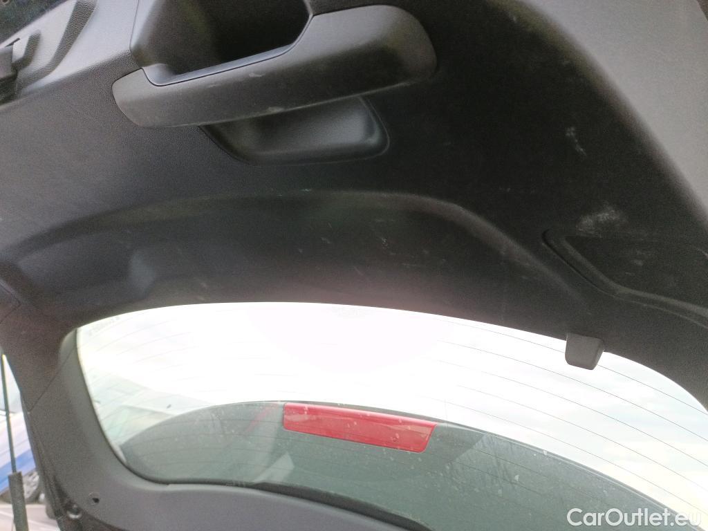  Ford  Focus FORD  / 2018 / 5P / berlina con portón 1.0 Ecoboost 92kW Trend+ Auto #18