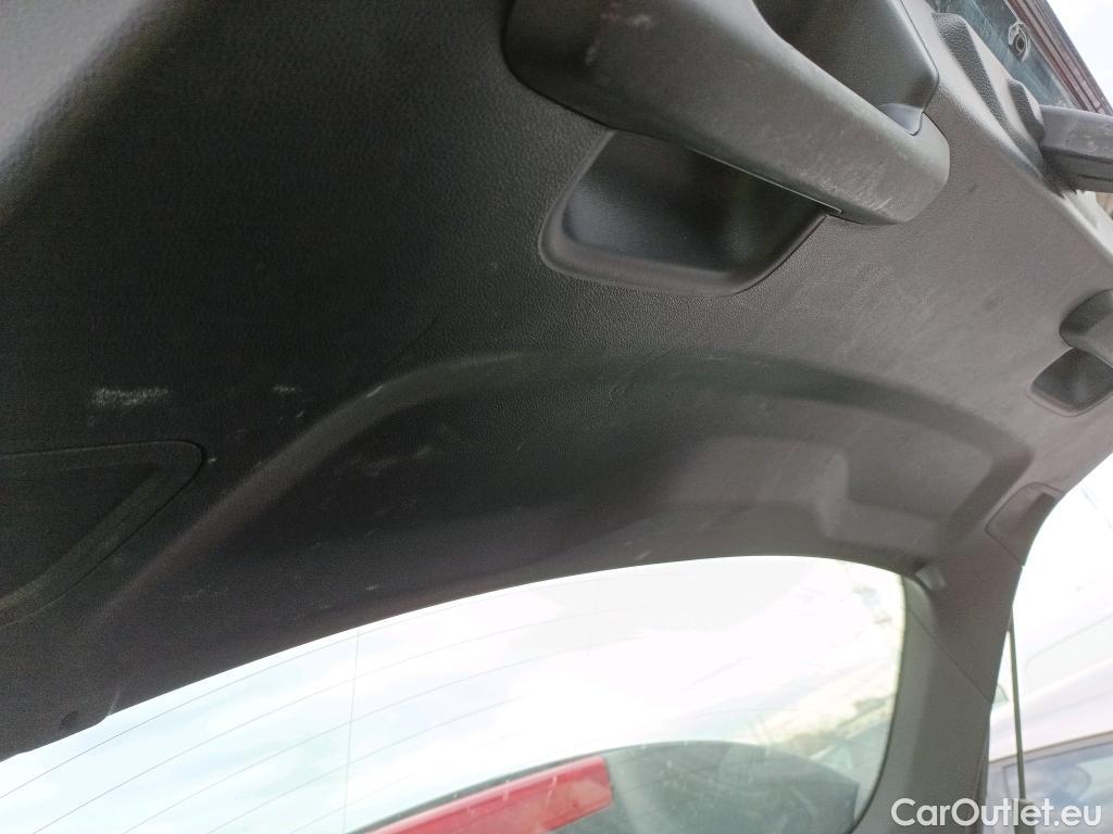  Ford  Focus FORD  / 2018 / 5P / berlina con portón 1.0 Ecoboost 92kW Trend+ Auto #19