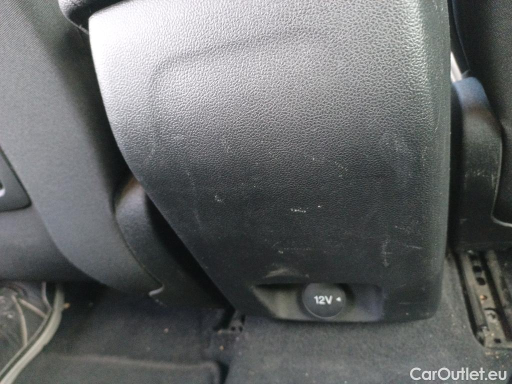  Ford  Focus FORD  / 2018 / 5P / berlina con portón 1.0 Ecoboost 92kW Trend+ Auto #21