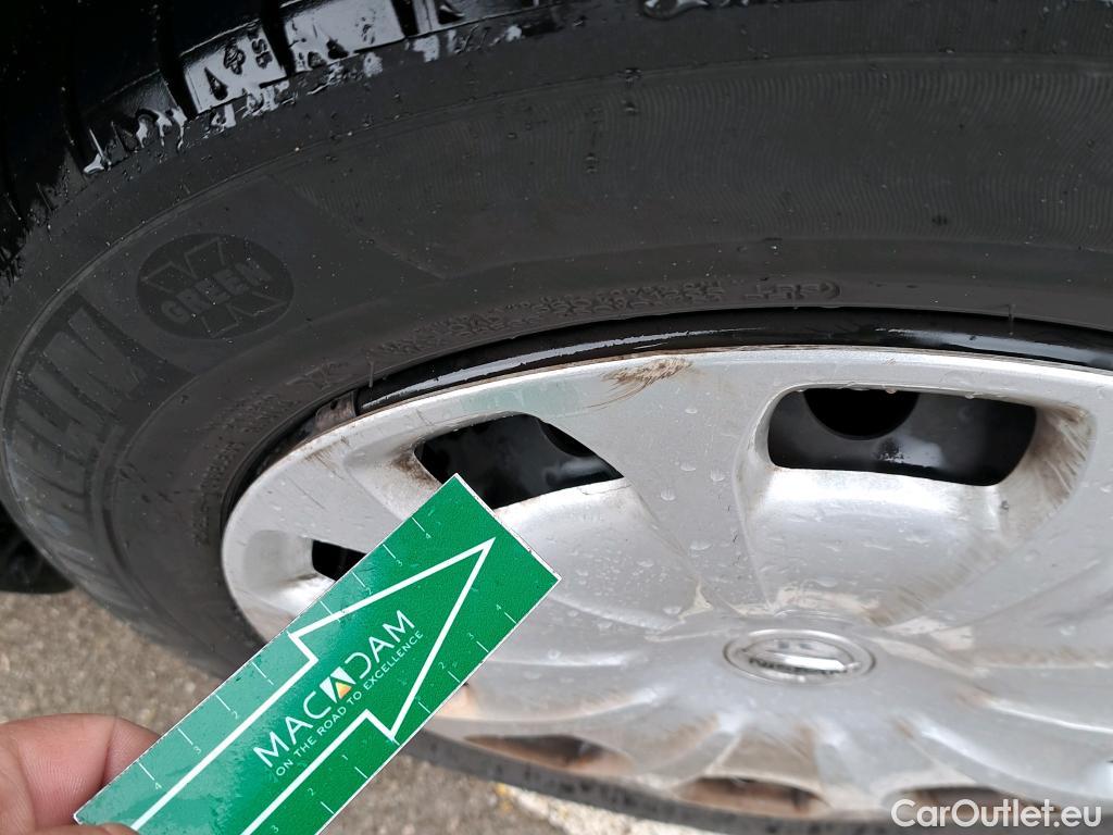  Nissan  Micra NISSAN  / 2017 / 5P / berlina con portón IG-T 68 kW (92 CV) E6D-F Acenta Sprint #30