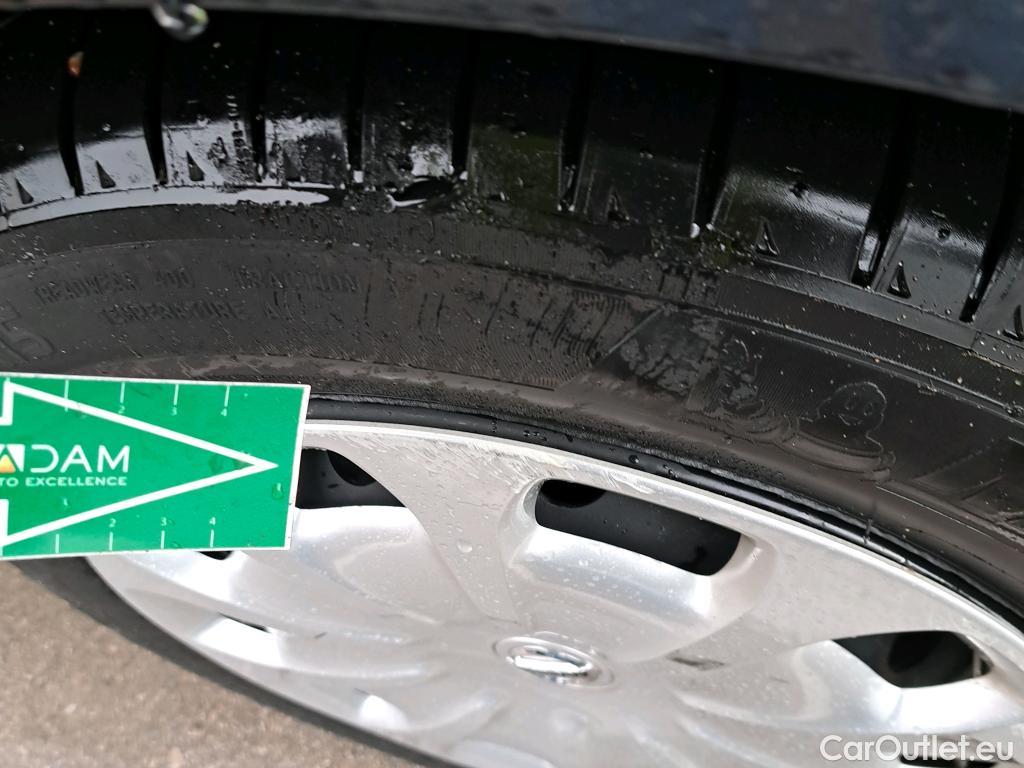  Nissan  Micra NISSAN  / 2017 / 5P / berlina con portón IG-T 68 kW (92 CV) E6D-F Acenta Sprint #28