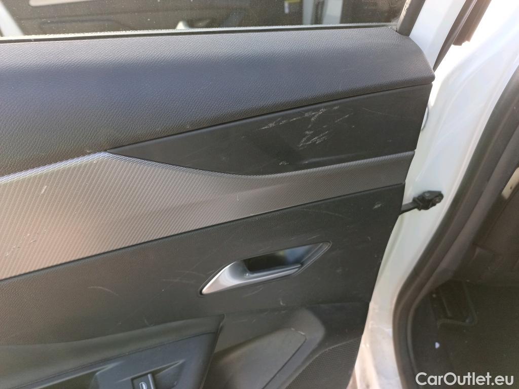  Peugeot  308 PEUGEOT  / 2021 / 5P / familiar SW GT Pack BlueHDi 130 S&S EAT8 #38