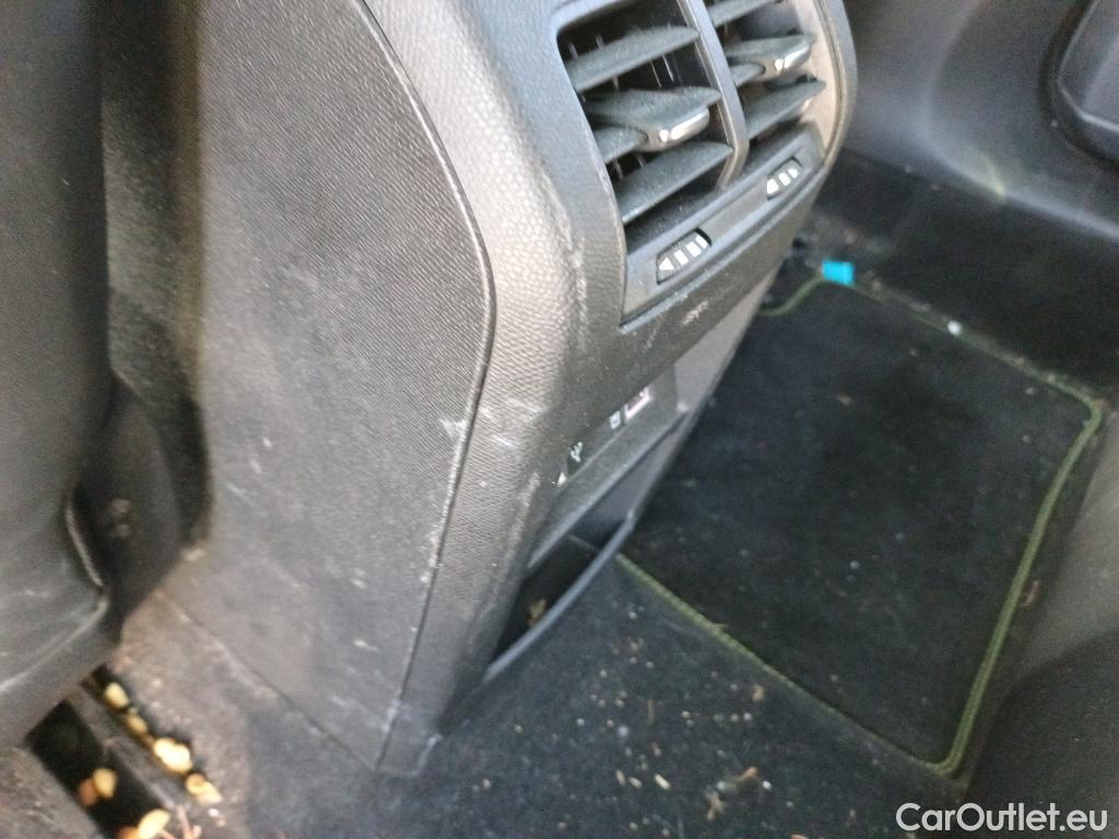  Peugeot  308 PEUGEOT  / 2021 / 5P / familiar SW GT Pack BlueHDi 130 S&S EAT8 #26