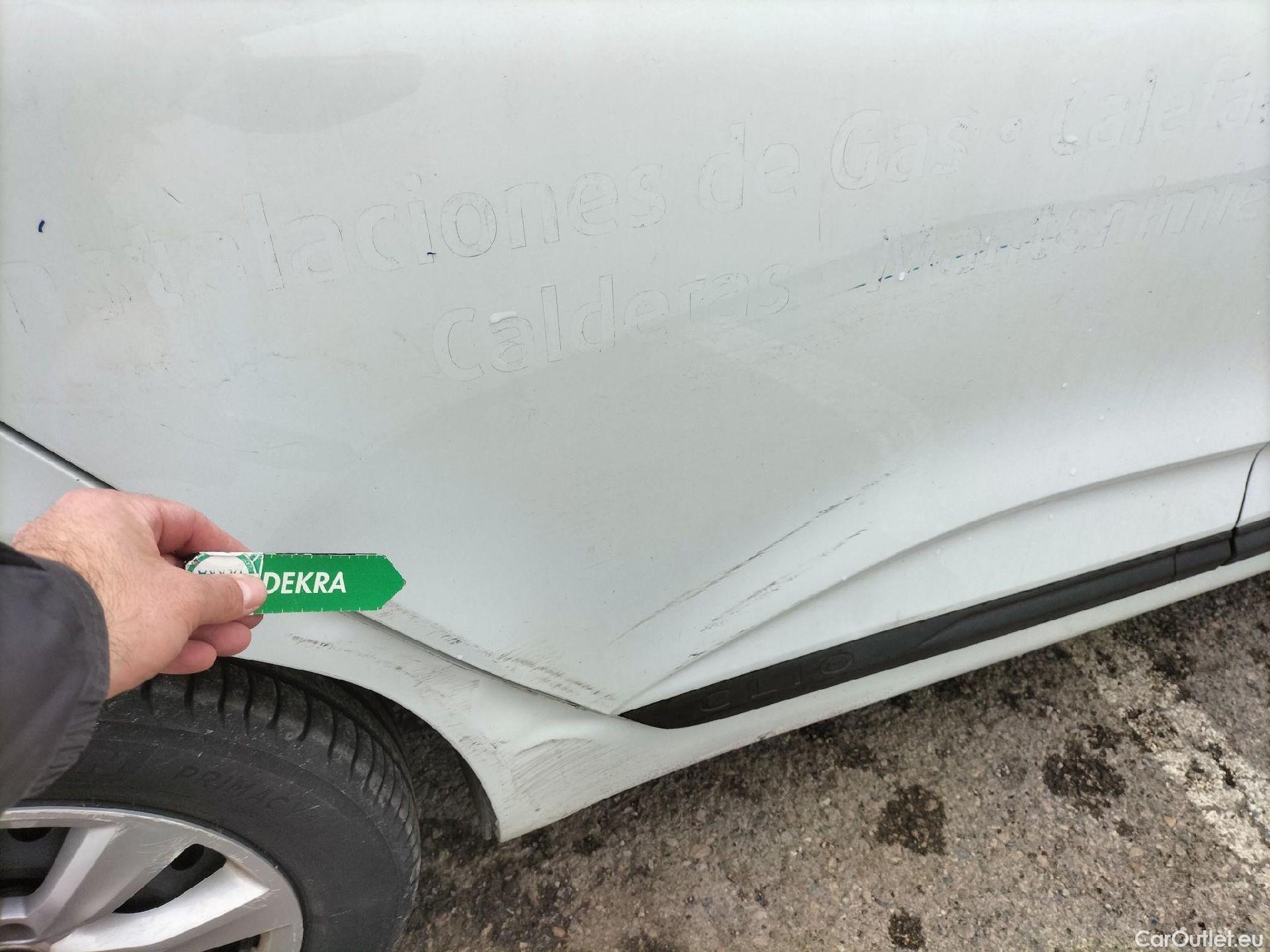  Renault  Clio RENAULT  / 2019 / 5P / berlina con portón Business Blue dCi 63 kW (85CV) #46