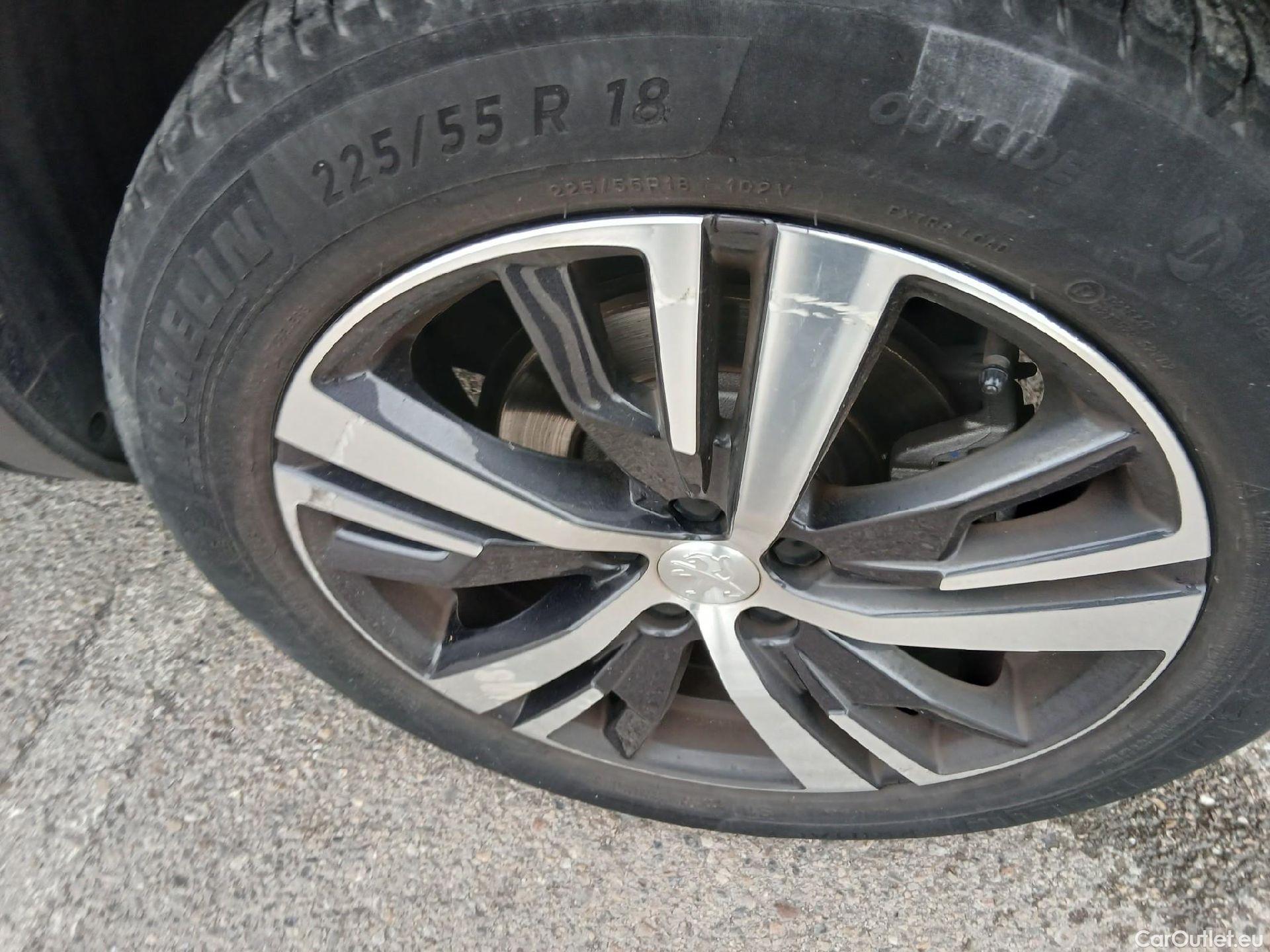  Peugeot  5008 PEUGEOT  / 2017 / 5P / todoterreno GT-Line BlueHDi 96kW (130CV) S&S EAT8 #19