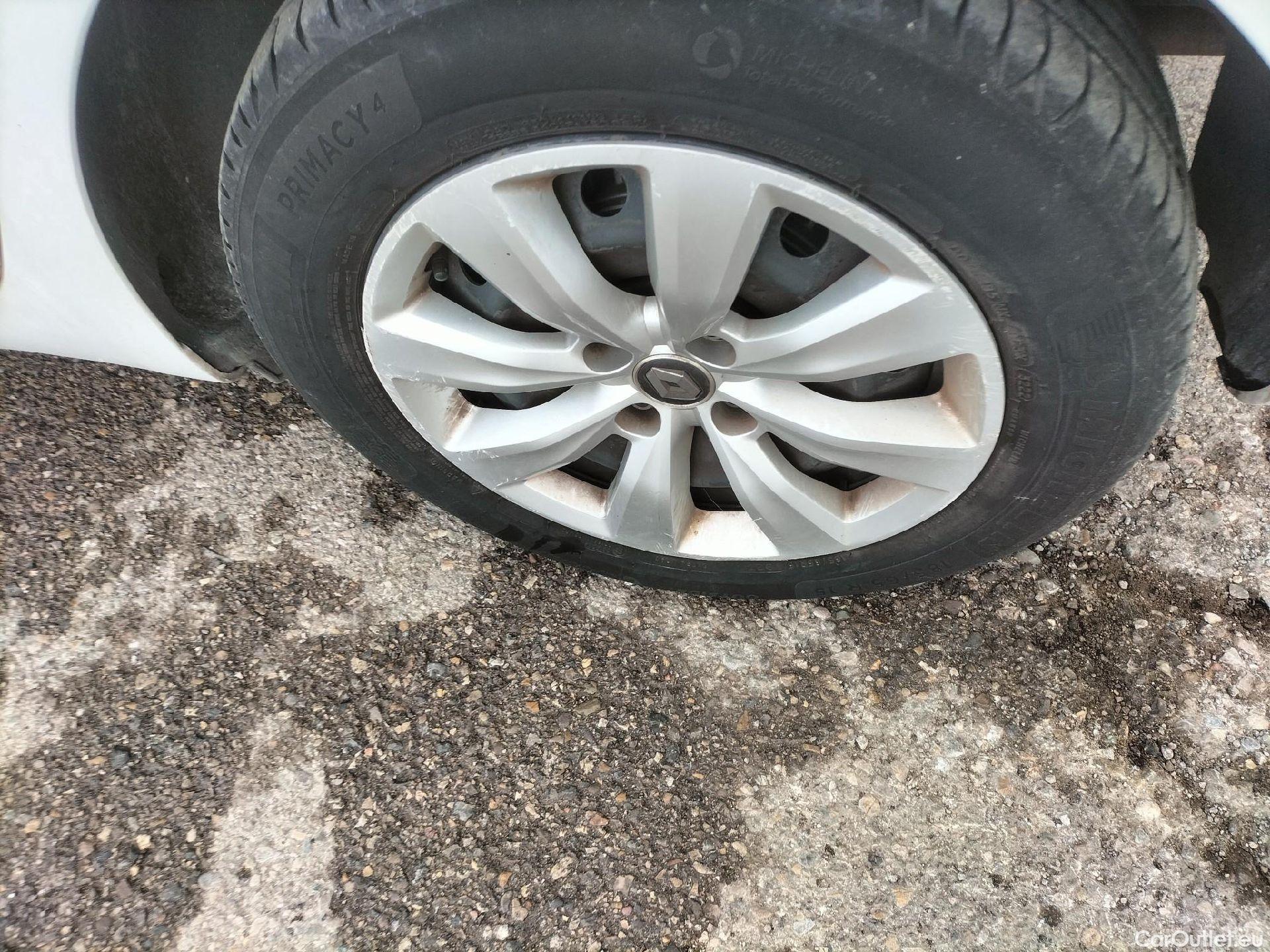  Renault  Clio RENAULT  / 2019 / 5P / berlina con portón Business Blue dCi 63 kW (85CV) #27