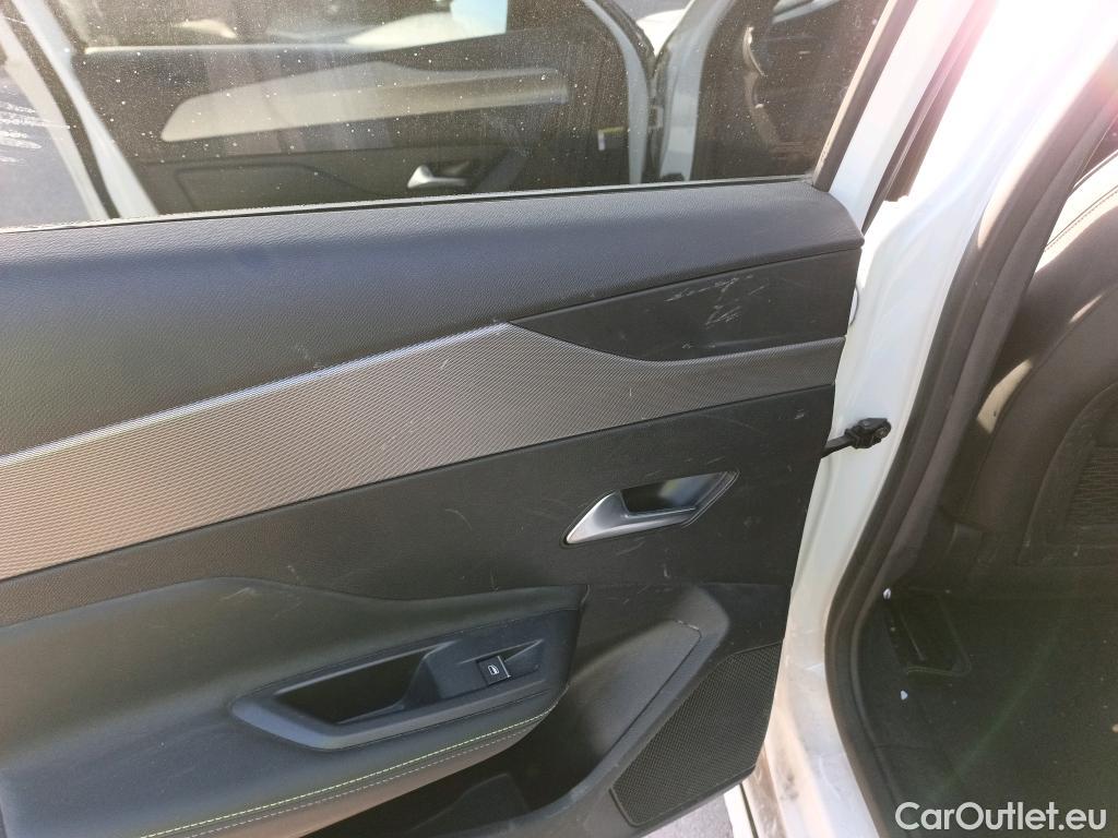  Peugeot  308 PEUGEOT  / 2021 / 5P / familiar SW GT Pack BlueHDi 130 S&S EAT8 #37