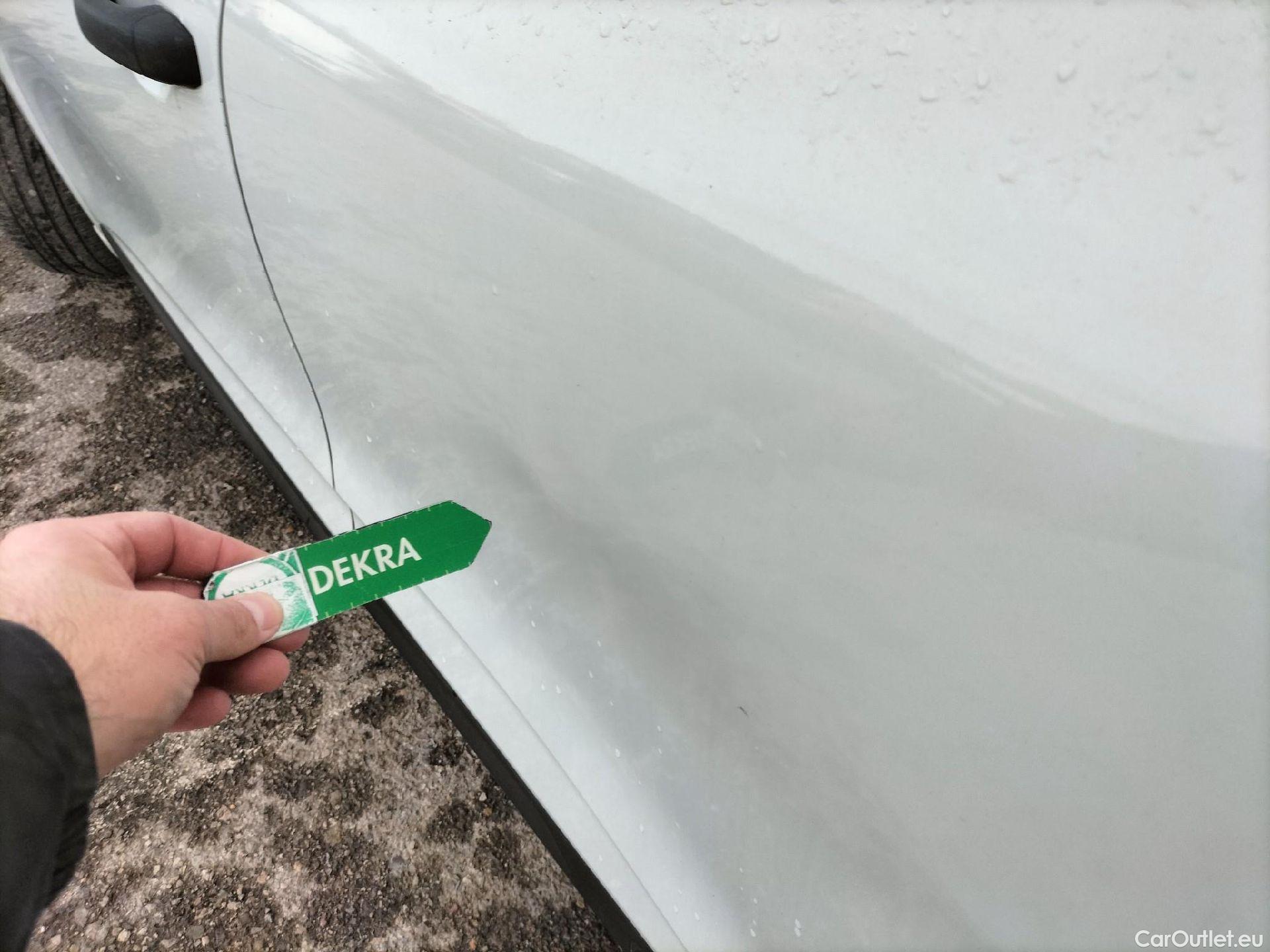  Renault  Clio RENAULT  / 2019 / 5P / berlina con portón Business Blue dCi 63 kW (85CV) #26