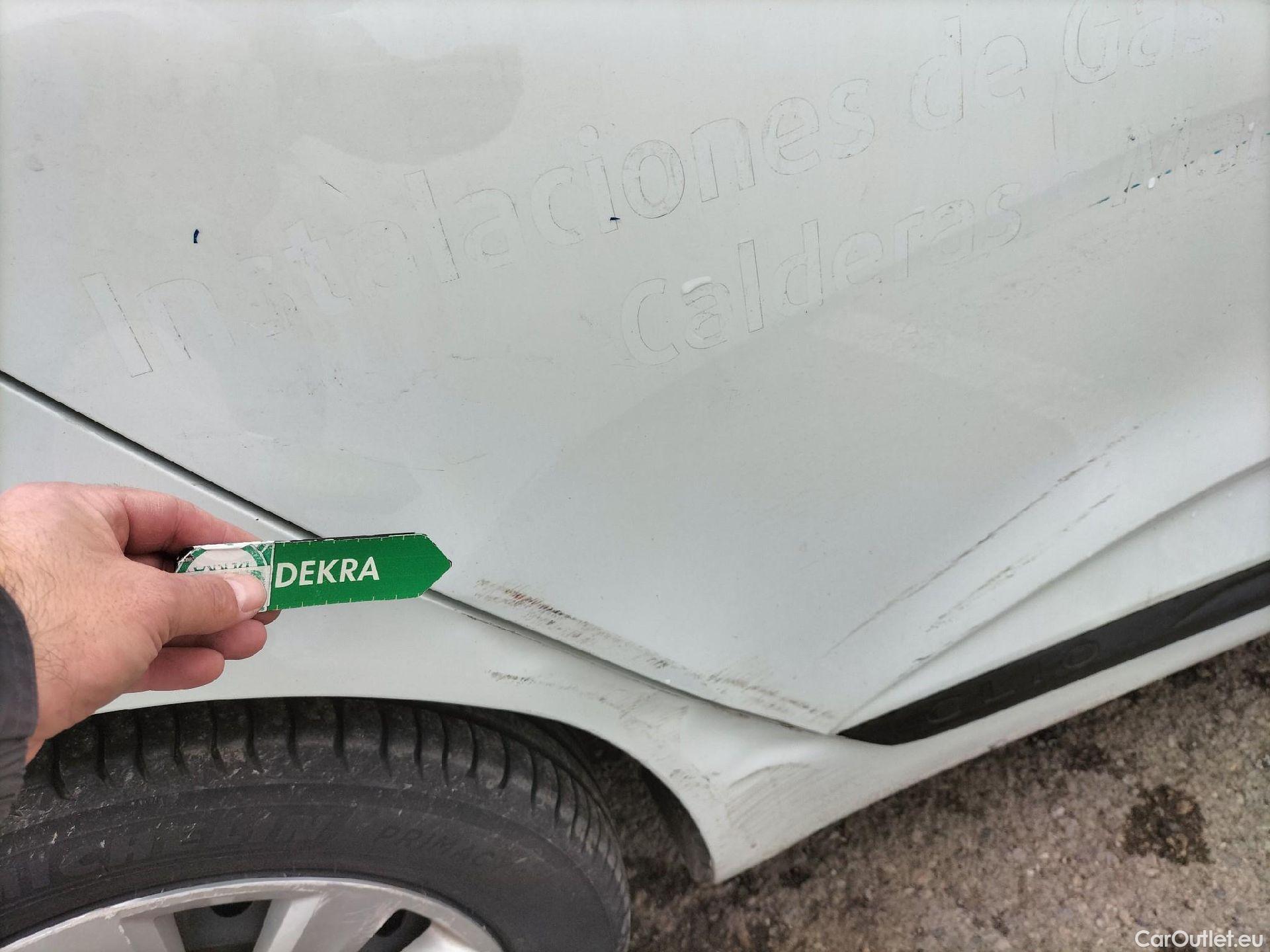  Renault  Clio RENAULT  / 2019 / 5P / berlina con portón Business Blue dCi 63 kW (85CV) #47