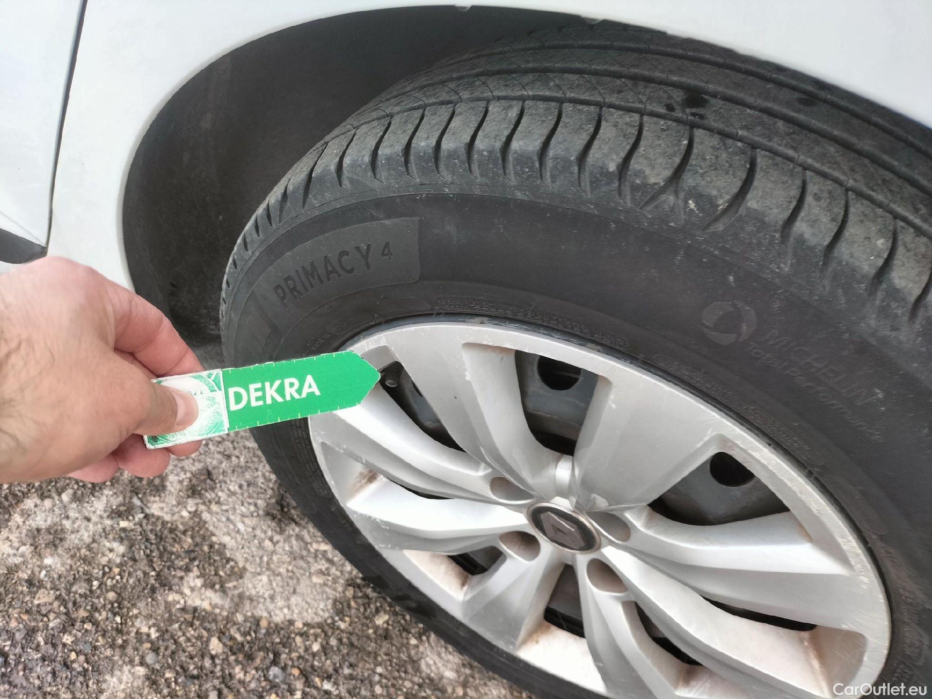  Renault  Clio RENAULT  / 2019 / 5P / berlina con portón Business Blue dCi 63 kW (85CV) #28