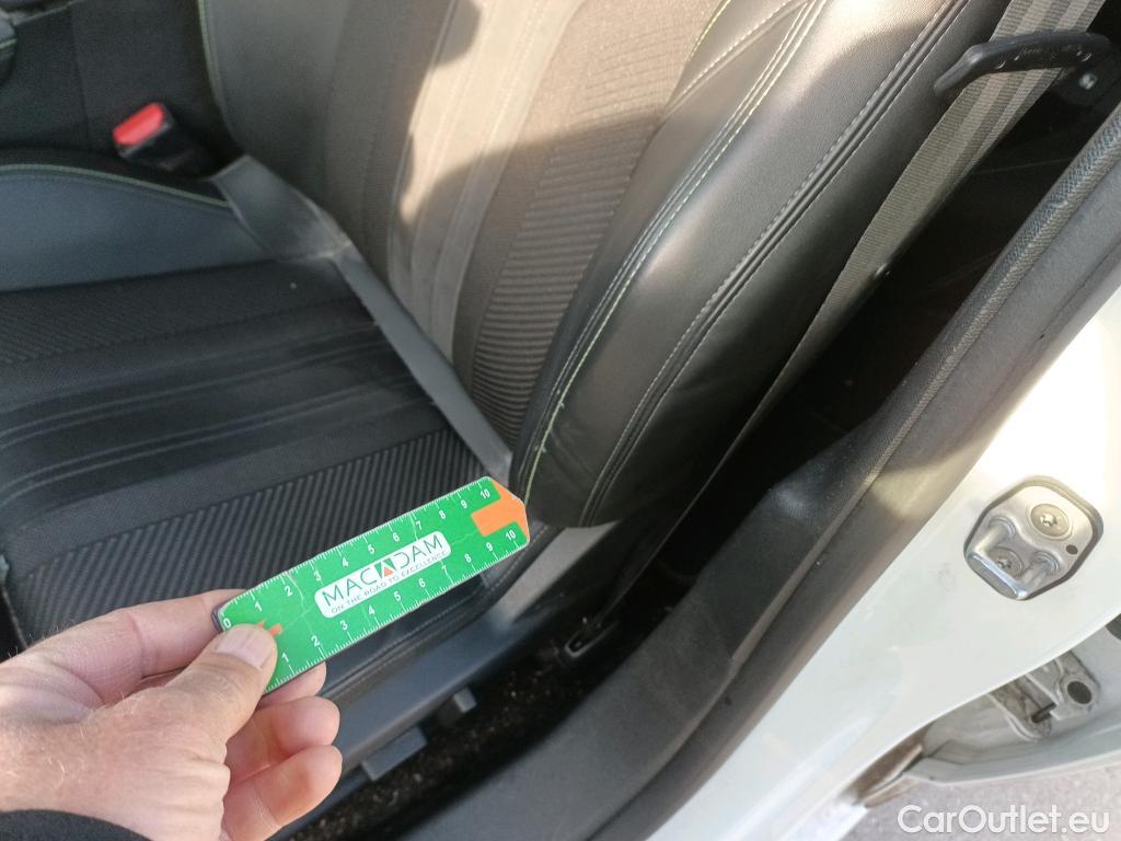  Peugeot  308 PEUGEOT  / 2021 / 5P / familiar SW GT Pack BlueHDi 130 S&S EAT8 #23