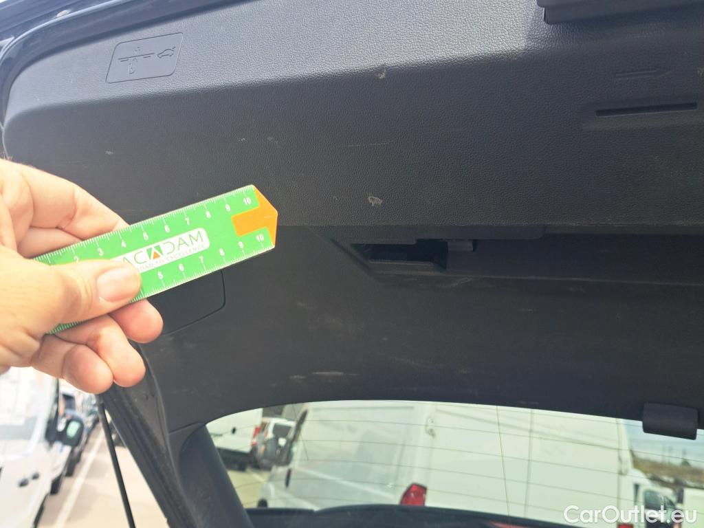  Volkswagen  Golf  VOLKSWAGEN / 2020 / 5P / berlina con portón Life 2.0 TDI 85kW (115CV) #5