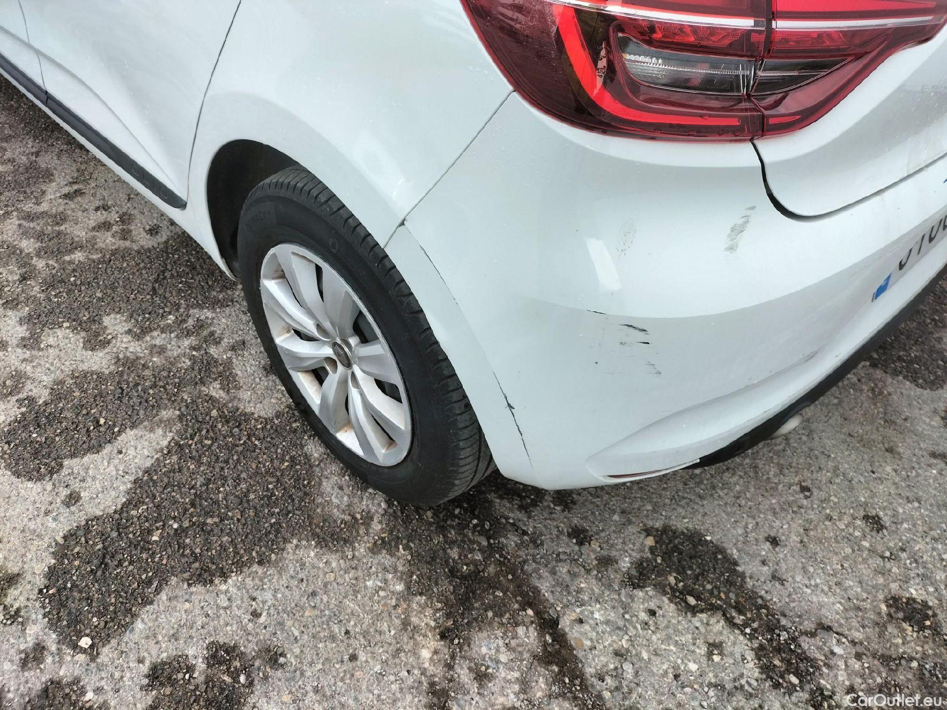  Renault  Clio RENAULT  / 2019 / 5P / berlina con portón Business Blue dCi 63 kW (85CV) #29