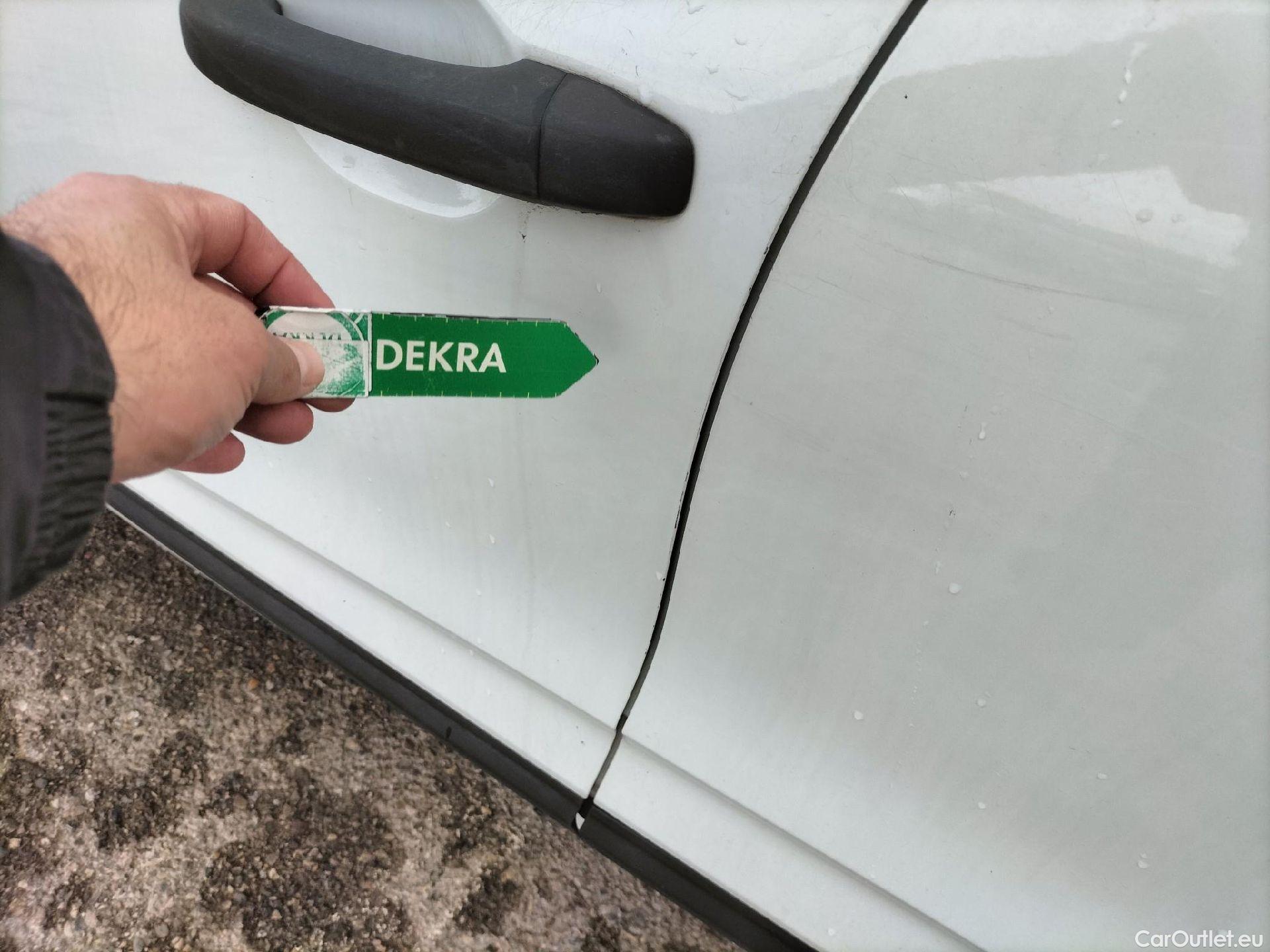  Renault  Clio RENAULT  / 2019 / 5P / berlina con portón Business Blue dCi 63 kW (85CV) #18