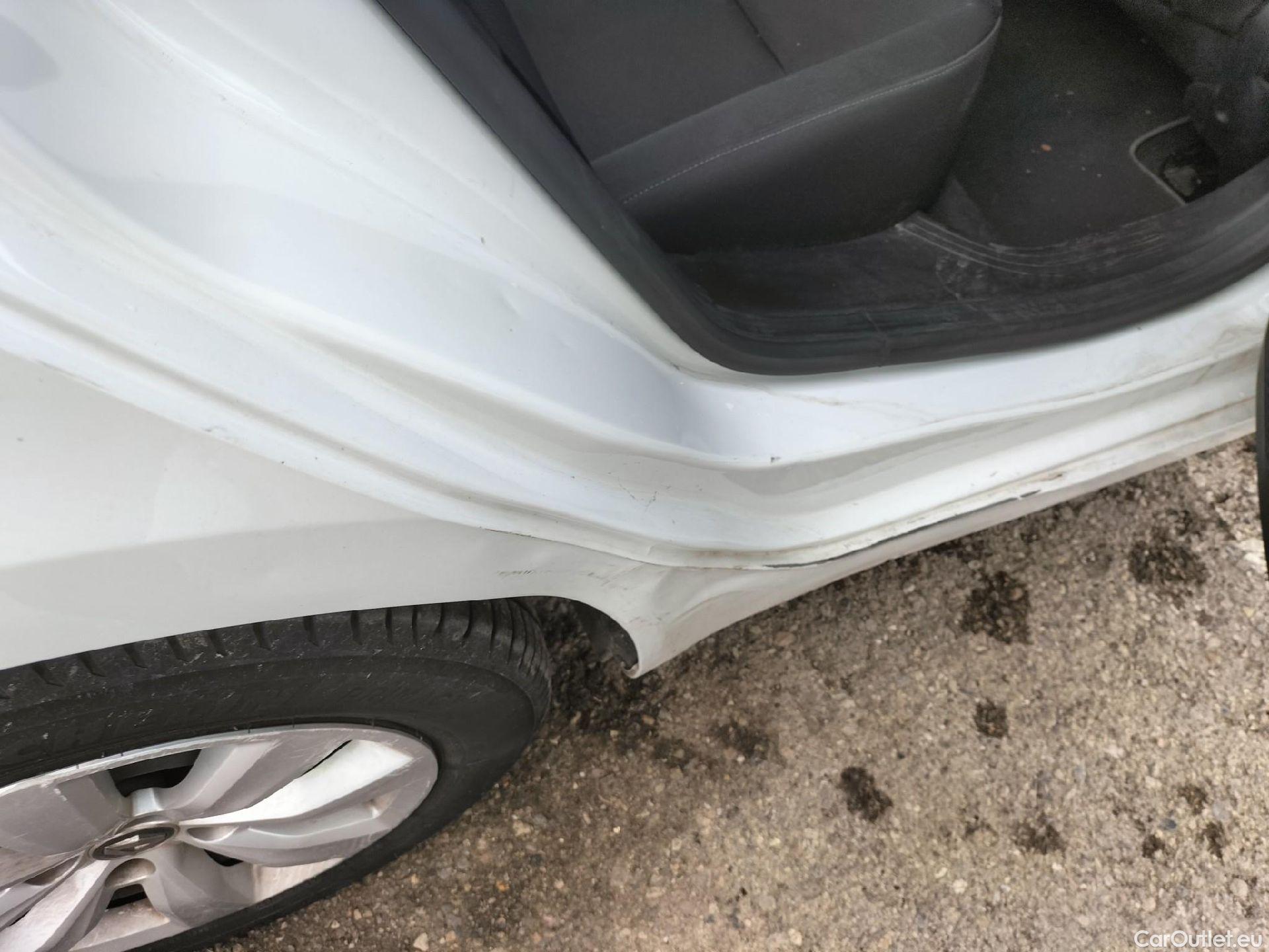  Renault  Clio RENAULT  / 2019 / 5P / berlina con portón Business Blue dCi 63 kW (85CV) #41