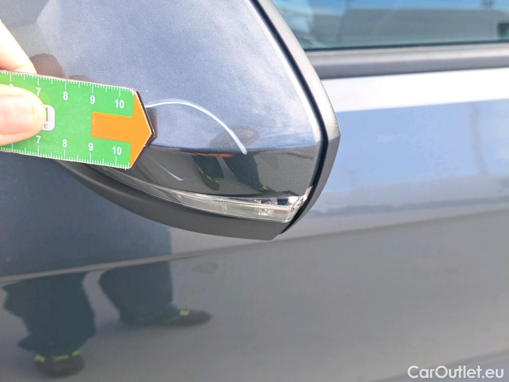  Volkswagen  T-ROC VOLKSWAGEN  / 2017 / 5P / todoterreno Sport 1.5 TSI 110kW (150CV) DSG #50