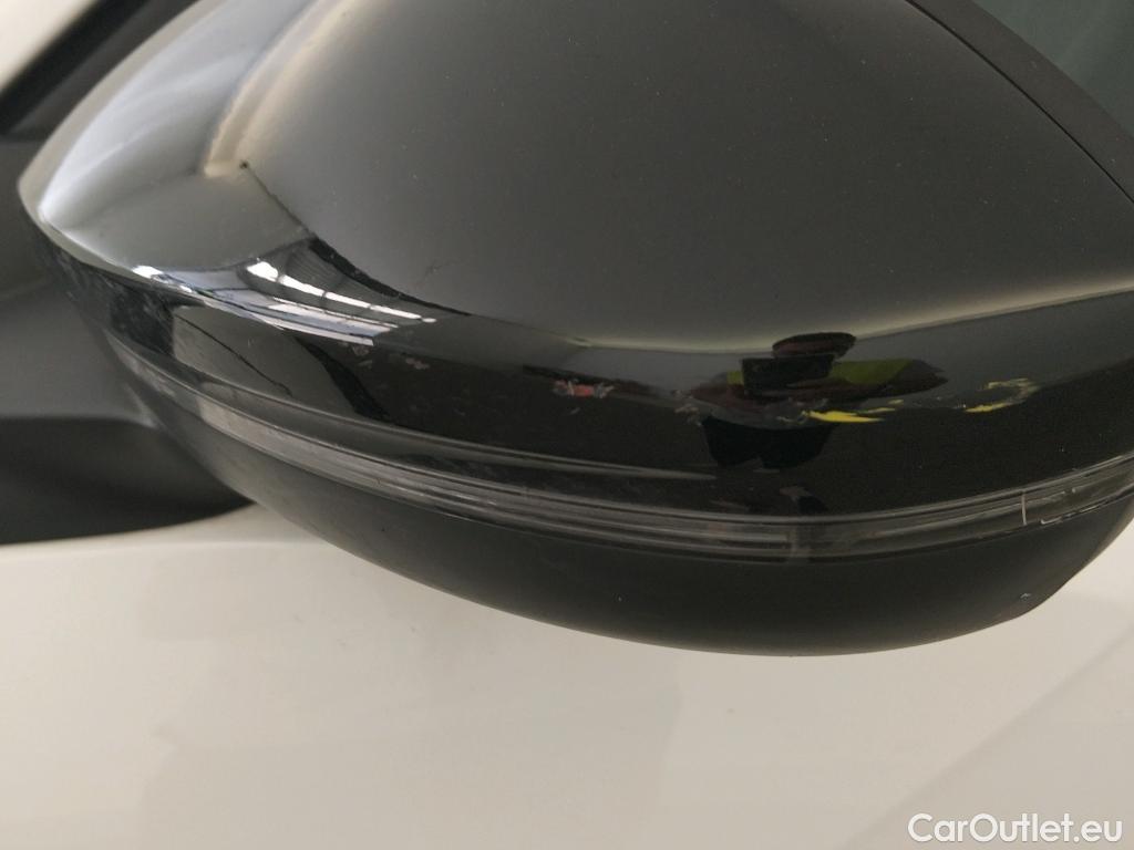  Peugeot  2008 PEUGEOT  / 2019 / 5P / todoterreno Allure BlueHDI 81kW (110CV) #20