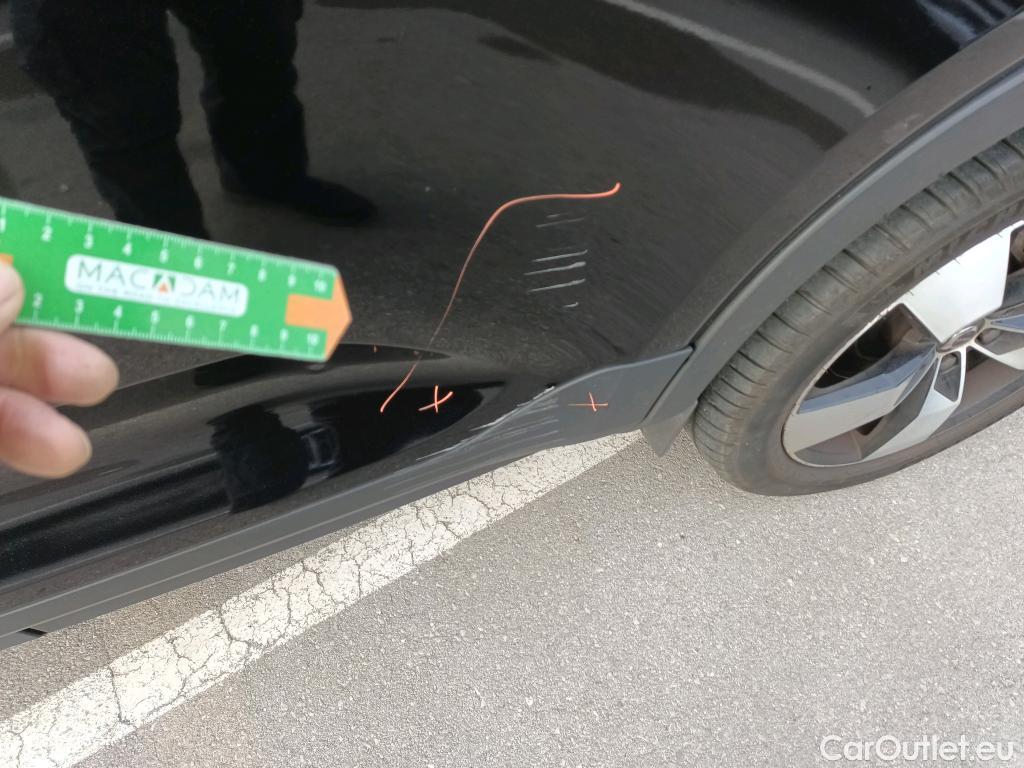  Volvo  XC 40 VOLVO XC40 / 2017 / 5P / todoterreno 2.0 D4 AWD Momentum Auto #3